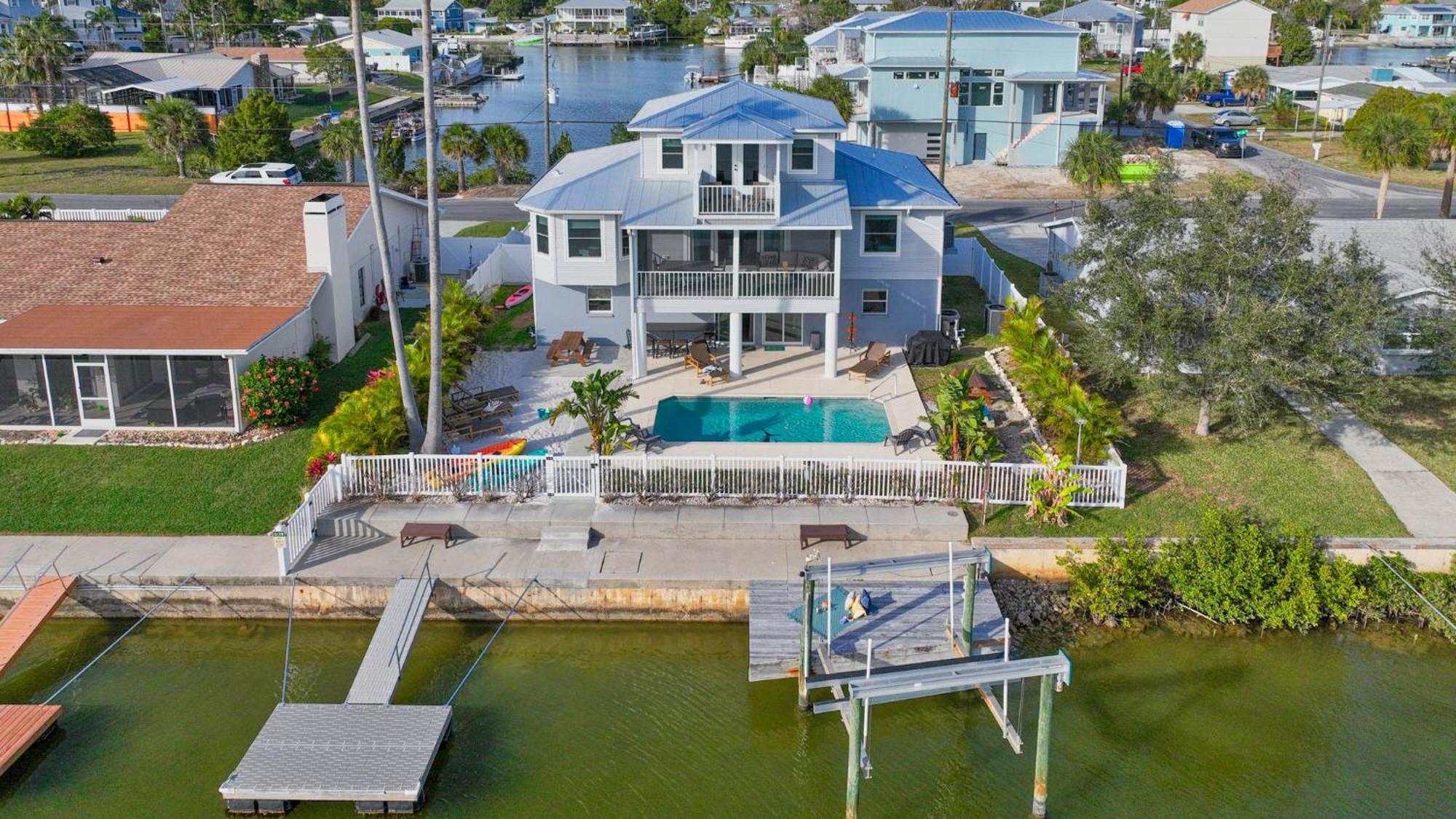 5 Bed3Bath Waterfront Pool Home With Full Gym, Office, And Heated Pool! Hernando Beach Exterior photo